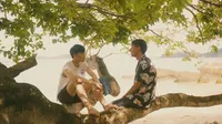 Cena do episódio 1: Um Ressentimento de Infância e Um Reencontro de I Told Sunset About You