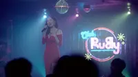 Cena do episódio 4: Kim Chun-ae de Mask Girl