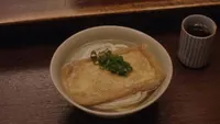 Cena do episódio 7: Kitsune Udon de Jantar da Meia Noite: Histórias de Tokyo