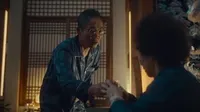 Cena do episódio 4 de Uma Família Inusitada
