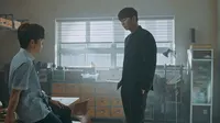 Cena do episódio 12: Han Su Wakes up from a Coma de Sr. Substituto