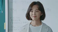Cena do episódio 2: Gi Mu Hyeok Returns As a Teacher de Sr. Substituto
