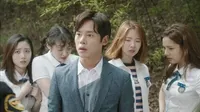 Cena do episódio 2 de School 2017