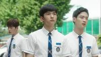 Cena do episódio 8 de School 2017