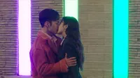 Cena do episódio 13 de Tempted
