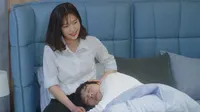 Cena do episódio 14 de Tempted