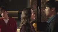 Cena do episódio 22 de Tempted