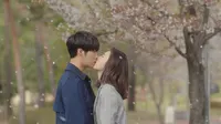 Cena do episódio 24 de Tempted