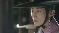 Cena do episódio 10 de Love in the Moonlight