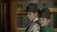 Cena do episódio 13 de Love in the Moonlight