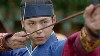 Cena do episódio 3 de Love in the Moonlight