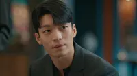Cena do episódio 6 de As Três Irmãs