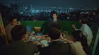 Cena do episódio 12 de Stranger
