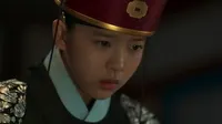 Cena do episódio 1 de O Rei de Porcelana