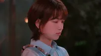 Cena do episódio 13 de Love Crossed