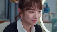 Cena do episódio 2 de Love Crossed