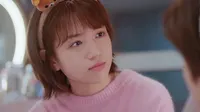 Cena do episódio 8 de Love Crossed