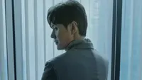 Cena do episódio 1 de Amor entre Estranhos