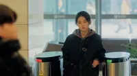 Cena do episódio 2 de Amor entre Estranhos