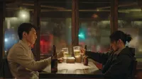 Cena do episódio 28 de Amor entre Estranhos