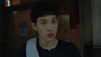 Cena do episódio 3: The Secret Whisper de O Inferno São as Pessoas