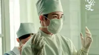 Cena do episódio 2 de Sob o Cair da Neve