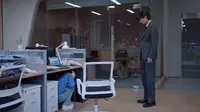 Cena do episódio 4 de É Minha Luz
