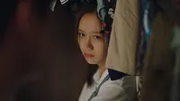 Cena do episódio 3: Vou te contar um segredo de Posso Ajudar?