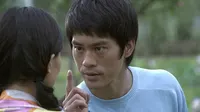 Cena do episódio 19: Linha de Bruce Lee: A Lenda