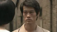 Cena do episódio 3: O Mestre de Bruce Lee: A Lenda