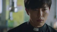 Cena do episódio 12: Hwa Pyung Is Park Il Do de The Guest