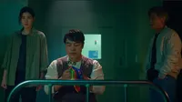 Cena do episódio 2: The Exorcism de The Guest