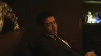Cena do episódio 8 de Informante