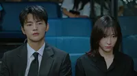 Cena do episódio 1: Mesmo Se o Céu Desabar, Ainda Vou Bater Ponto de Te Vejo no Trabalho!