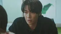 Cena do episódio 4 de Caminhando sobre gelo fino