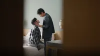 Cena do episódio 10: Começamos a namorar quando tínhamos 18 anos de Double Helix