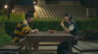 Cena do episódio 3 de O Tempo Traz Você pra Mim