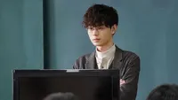 Cena do episódio 7 de Os Refens do Professor Hiiragi