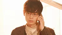 Cena do episódio 8 de Os Refens do Professor Hiiragi