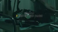 Cena do episódio 5: EYES IN THE DARK de Kamen Rider Amazons