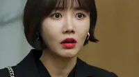 Cena do episódio 28 de Love with Flaws