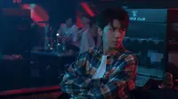 Cena do episódio 4 de Amor Binário