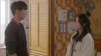 Cena do episódio 6 de O Homem que Vive em Nossa Casa