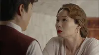 Cena do episódio 3: She de O Rei das Compras Louis