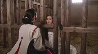 Cena do episódio 13 de A Lua Abraça o Sol