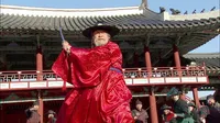 Cena do episódio 20 de A Lua Abraça o Sol