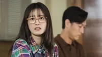 Cena do episódio 2: The Bet de Amando o Inimigo