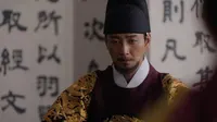 Cena do episódio 10 de A Rainha Que Coroa