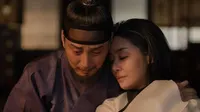Cena do episódio 12 de A Rainha Que Coroa