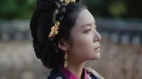Cena do episódio 3 de A Rainha Que Coroa